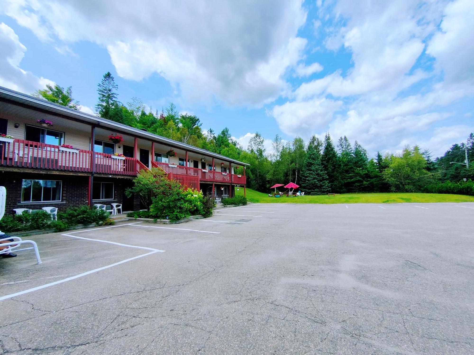 Motel Le Radisson De Val-David Zewnętrze zdjęcie