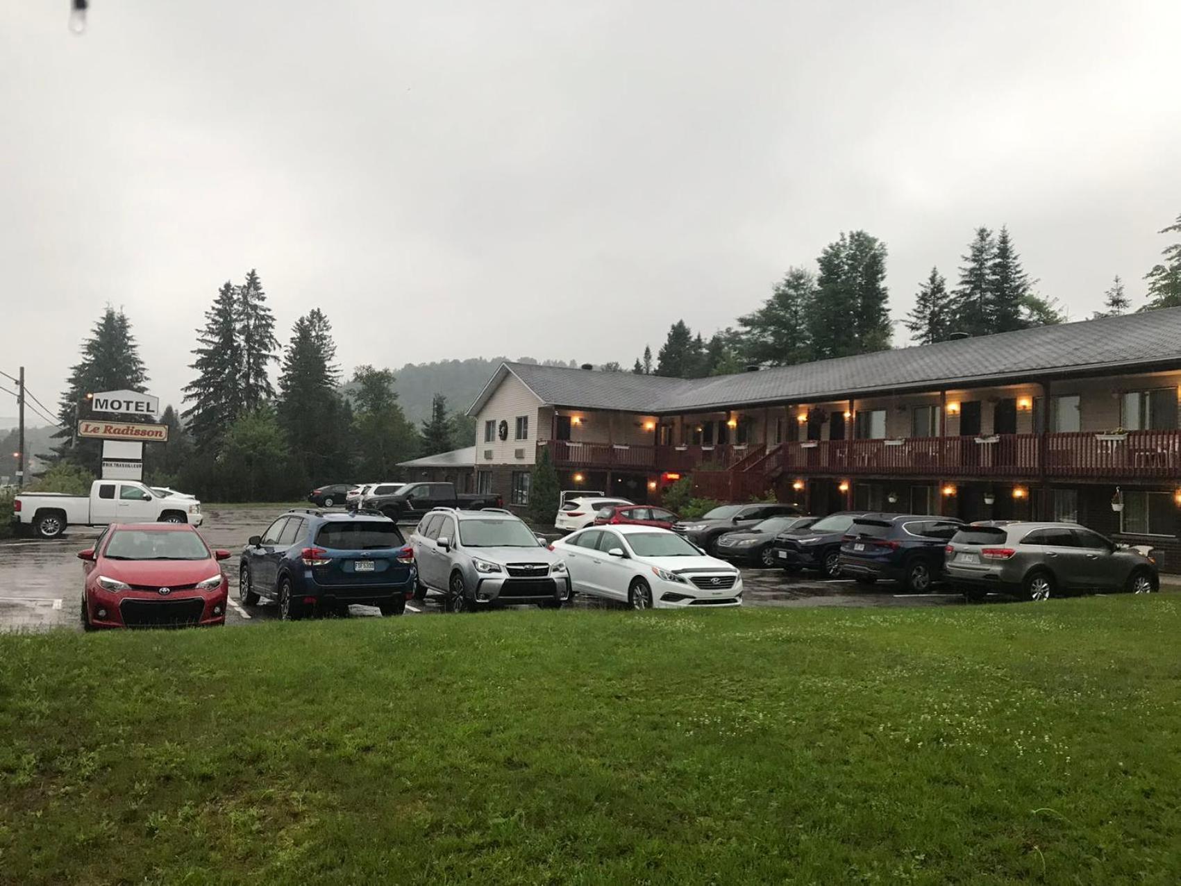 Motel Le Radisson De Val-David Zewnętrze zdjęcie