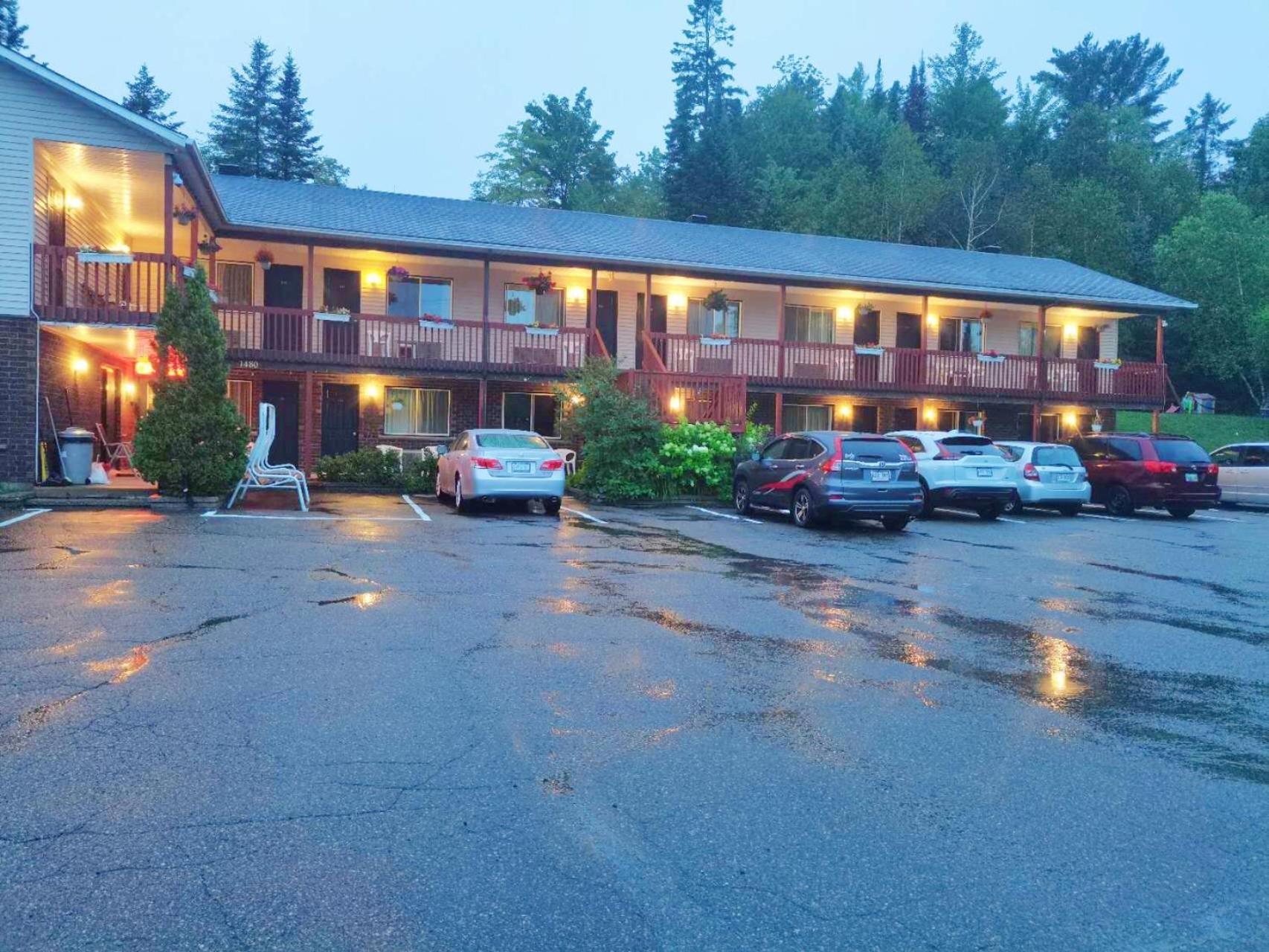Motel Le Radisson De Val-David Zewnętrze zdjęcie